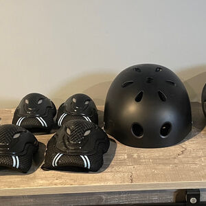 Adult Teen Bike Skateboard Helmets Pads Bundle Black Giro